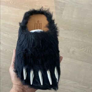 Bravest studios bear claw mule